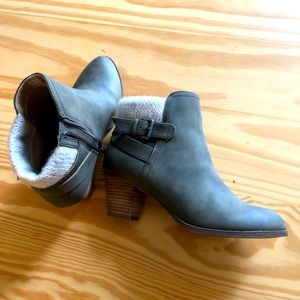 Women’s booties size 8.5